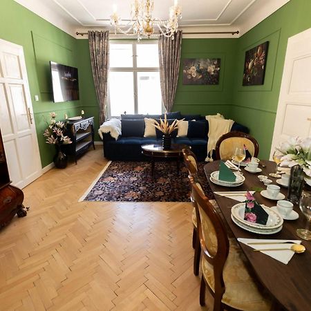 New, Stylish And Spacious Apartment Bratislava Bagian luar foto