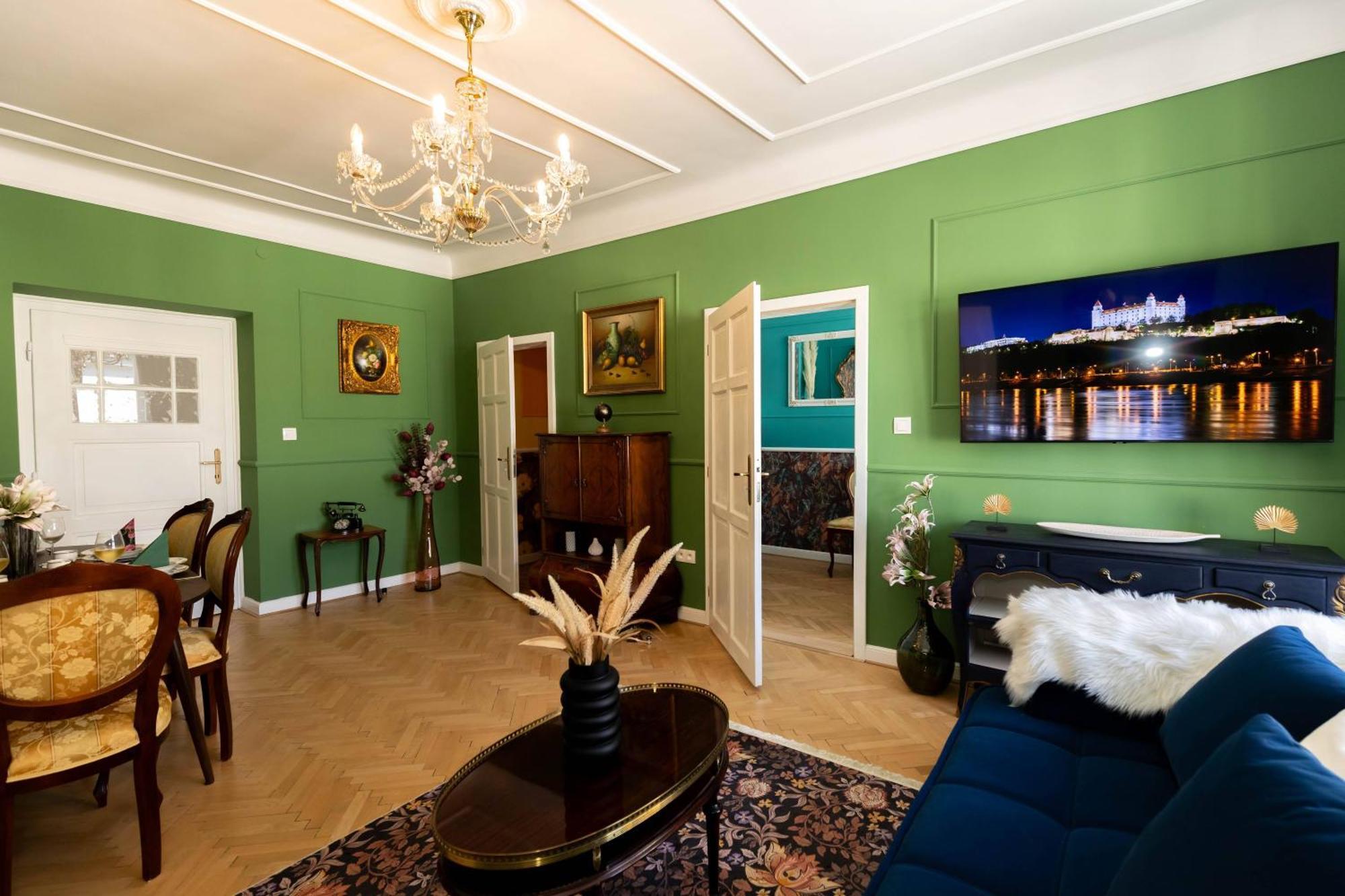 New, Stylish And Spacious Apartment Bratislava Bagian luar foto