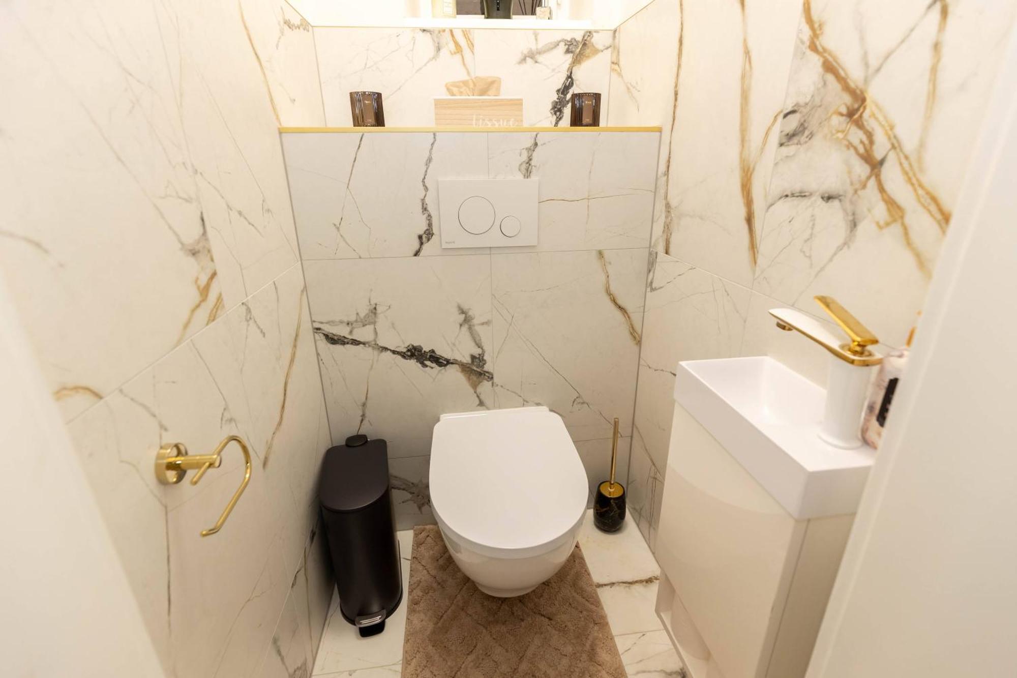 New, Stylish And Spacious Apartment Bratislava Bagian luar foto