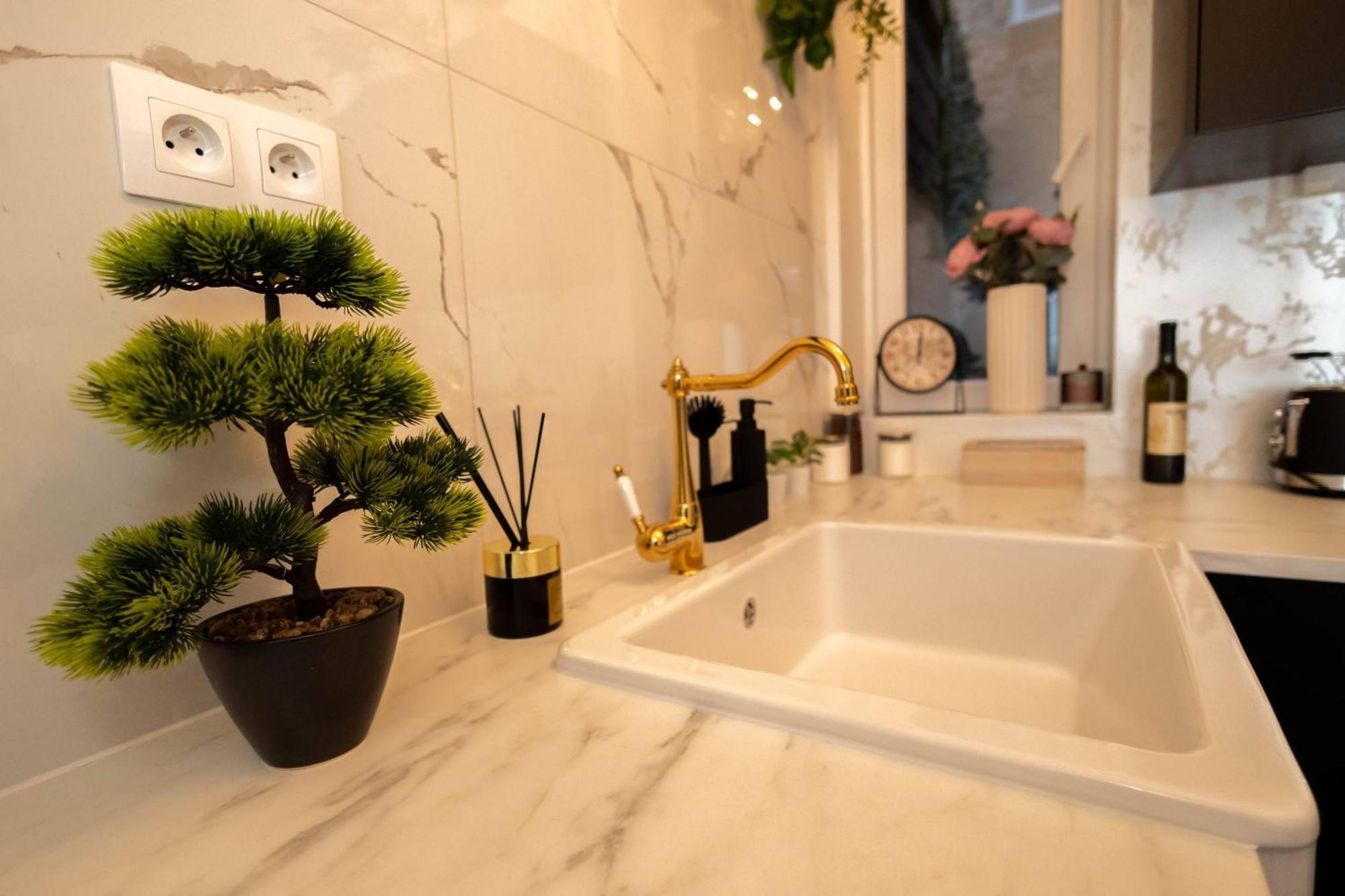 New, Stylish And Spacious Apartment Bratislava Bagian luar foto