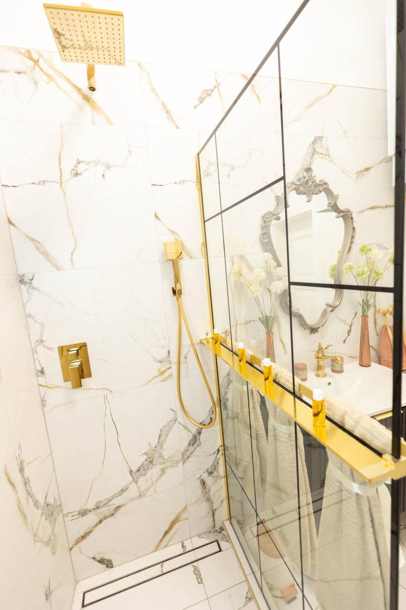 New, Stylish And Spacious Apartment Bratislava Bagian luar foto