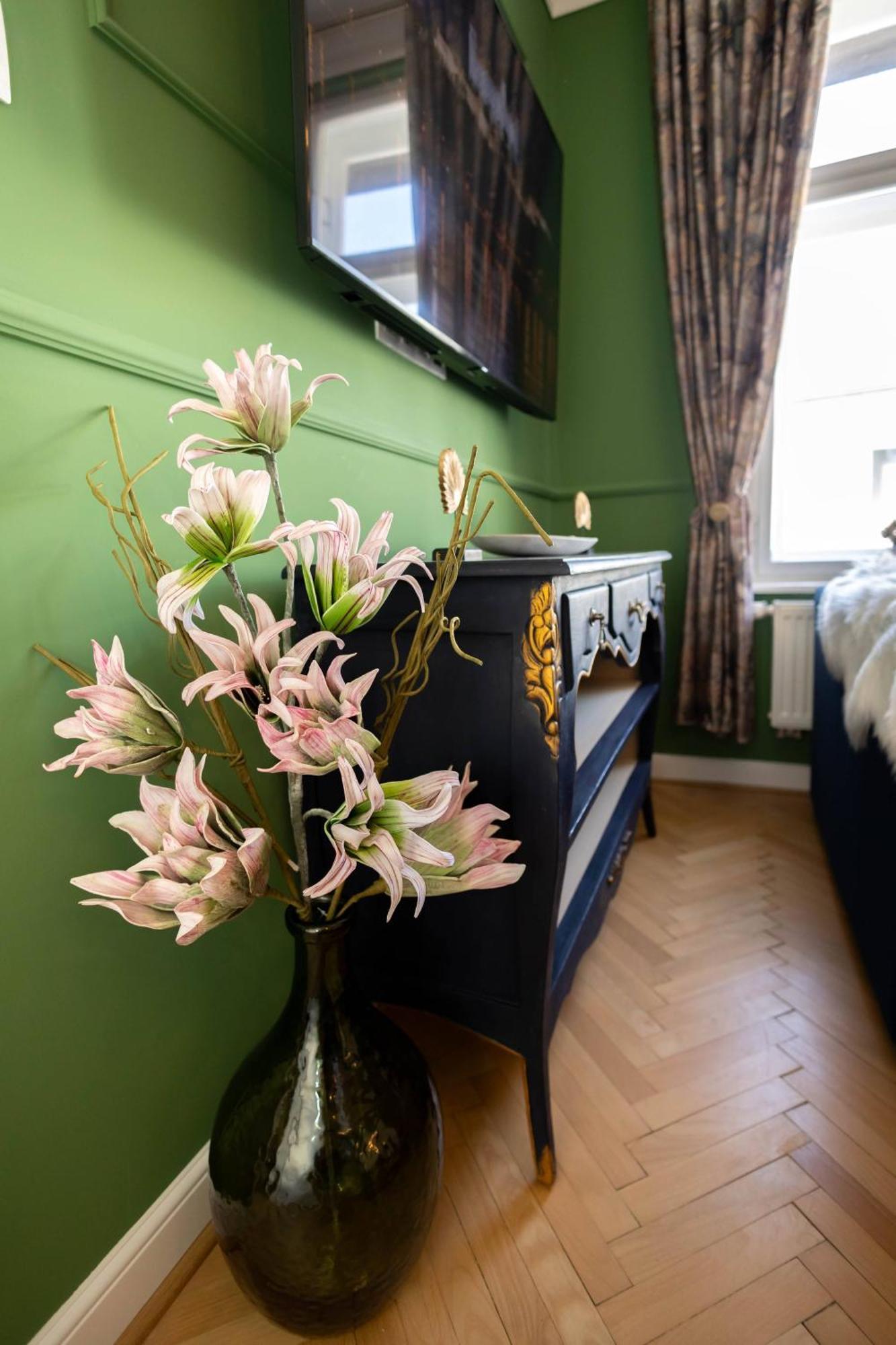 New, Stylish And Spacious Apartment Bratislava Bagian luar foto